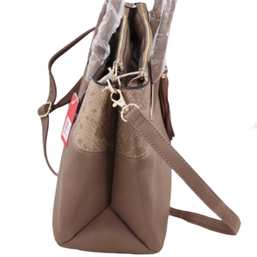 ✨Brand New✨ Kelly and Katie Shoulder Bag - Picture 2 of 7